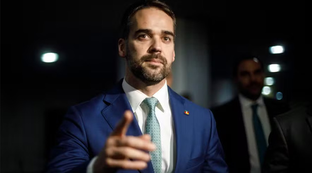 Para atacar a UGEIRM, governo Eduardo Leite ameaça suspender as promoções da categoria