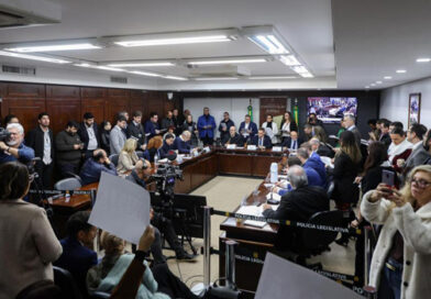 Relator pede reexame, PEC da data-base é retirada da pauta e não deve ser votada este ano